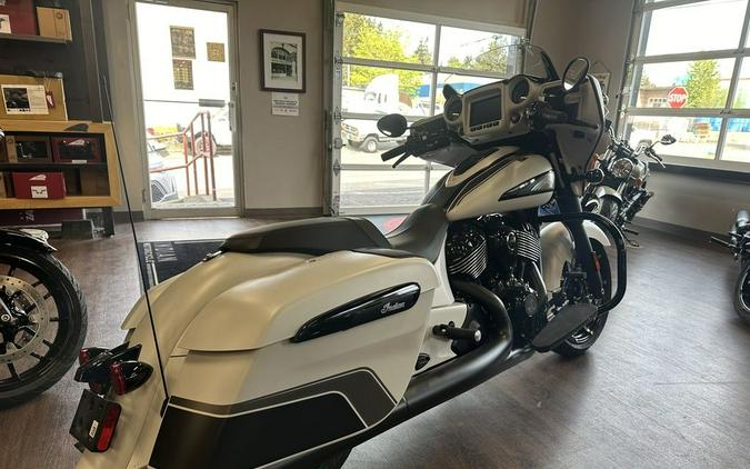 2024 Indian Motorcycle® Chieftain® Dark Horse® w/Powerband Audio Pkg Ghost White Metallic Smoke wit