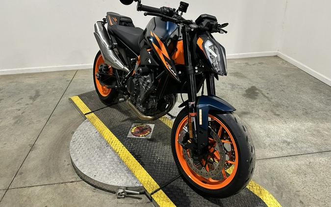 2022 KTM Duke 890 R