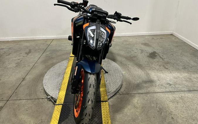 2022 KTM Duke 890 R