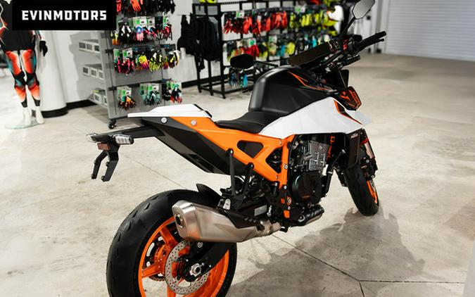 2026 KTM Duke 990 R