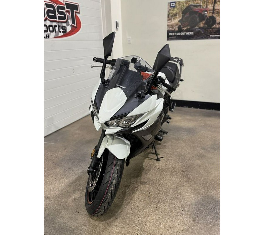 2023 Kawasaki Ninja® 650 Pearl Robotic White/Metallic Matte Graystone