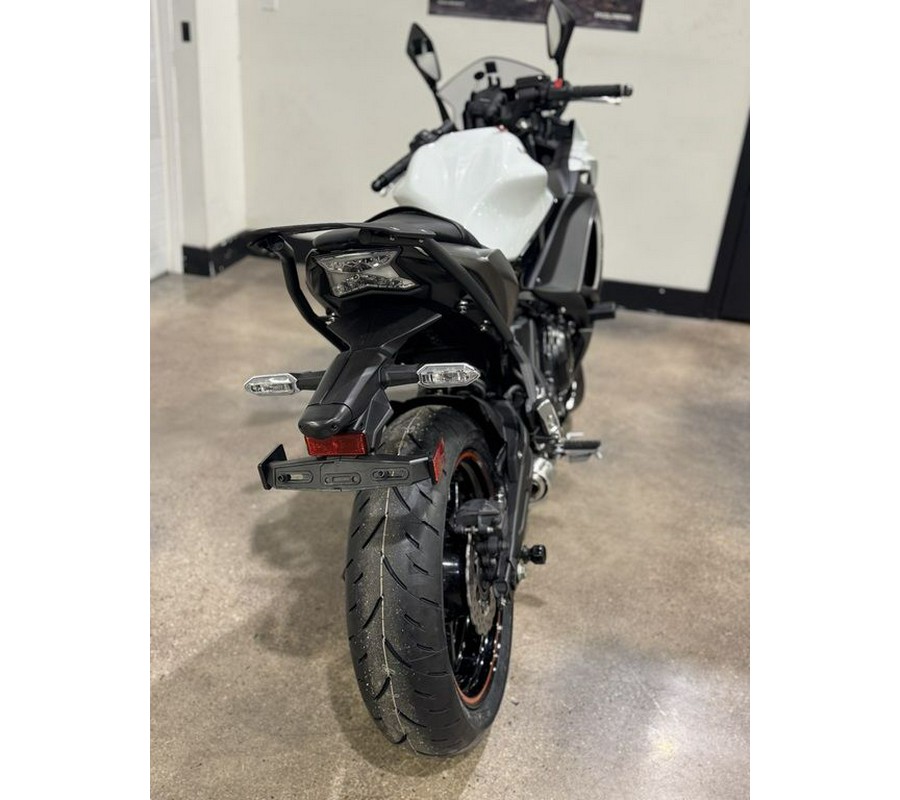 2023 Kawasaki Ninja® 650 Pearl Robotic White/Metallic Matte Graystone