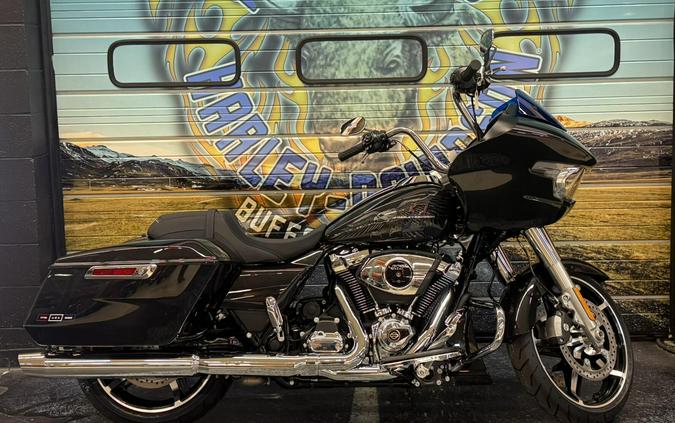 2026 Harley-Davidson® Road Glide® Midnight Ember Chrome Trim