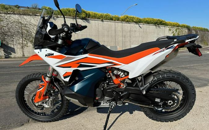 2024 KTM Adventure 890 R
