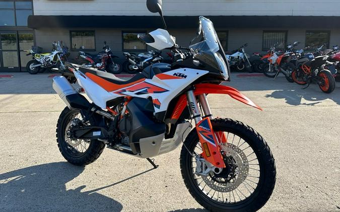 2024 KTM Adventure 890 R