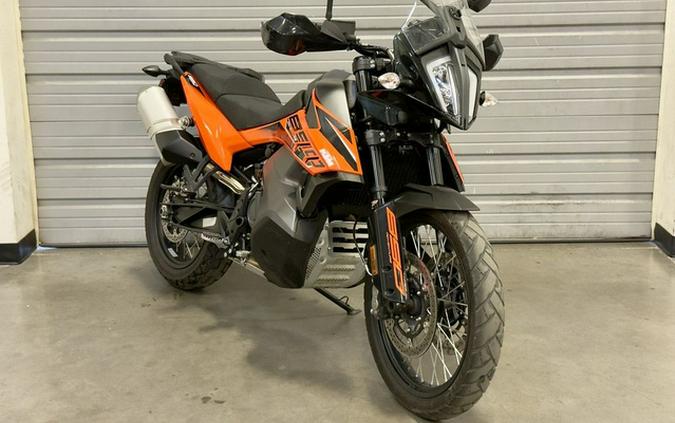 2022 KTM Adventure 890