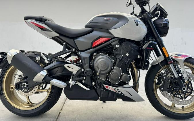 2026 Triumph Trident 800 Ash grey