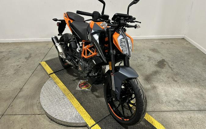 2023 KTM Duke 390