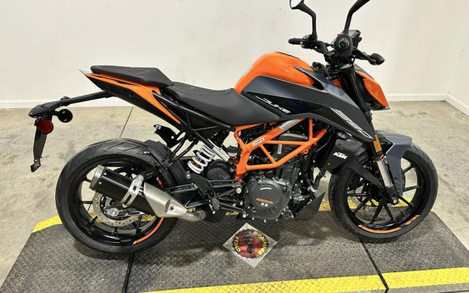 2023 KTM Duke 390