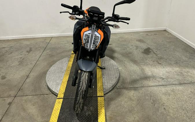 2023 KTM Duke 390
