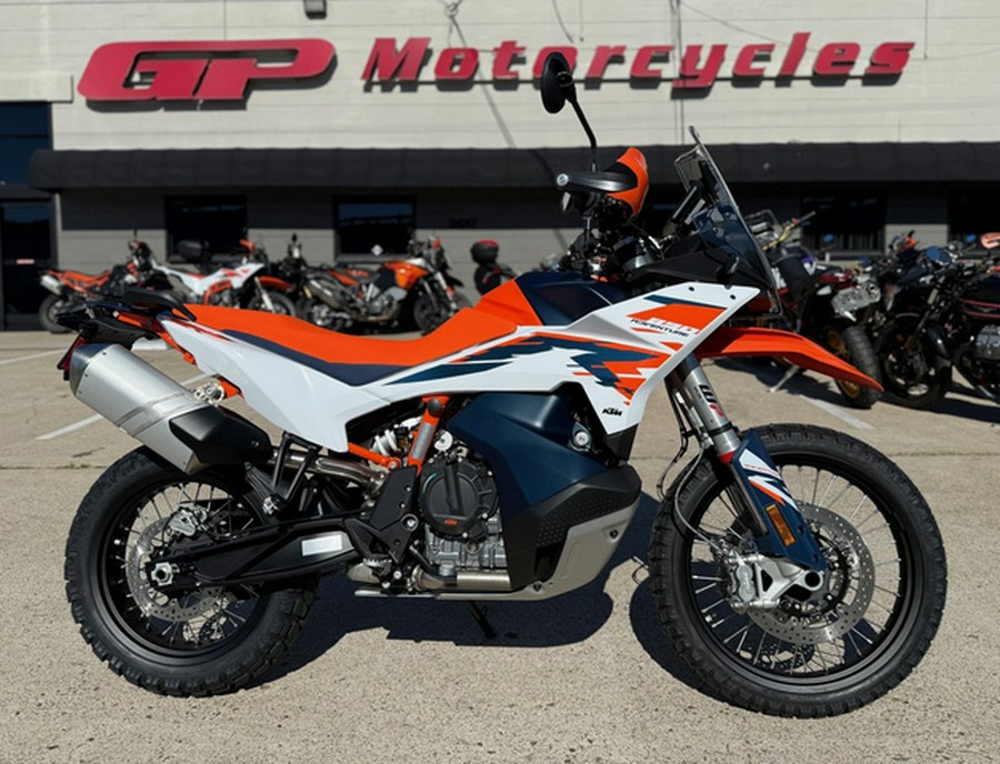 2025 KTM Adventure 890 R