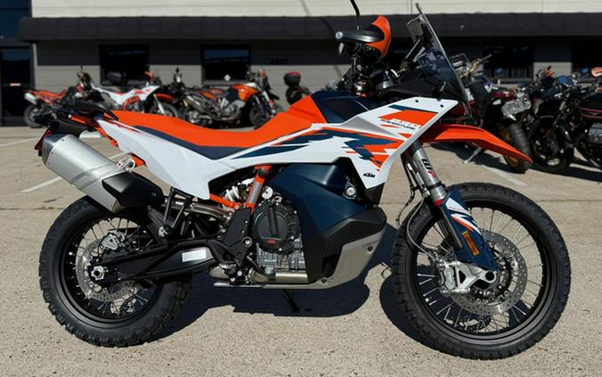 2025 KTM Adventure 890 R