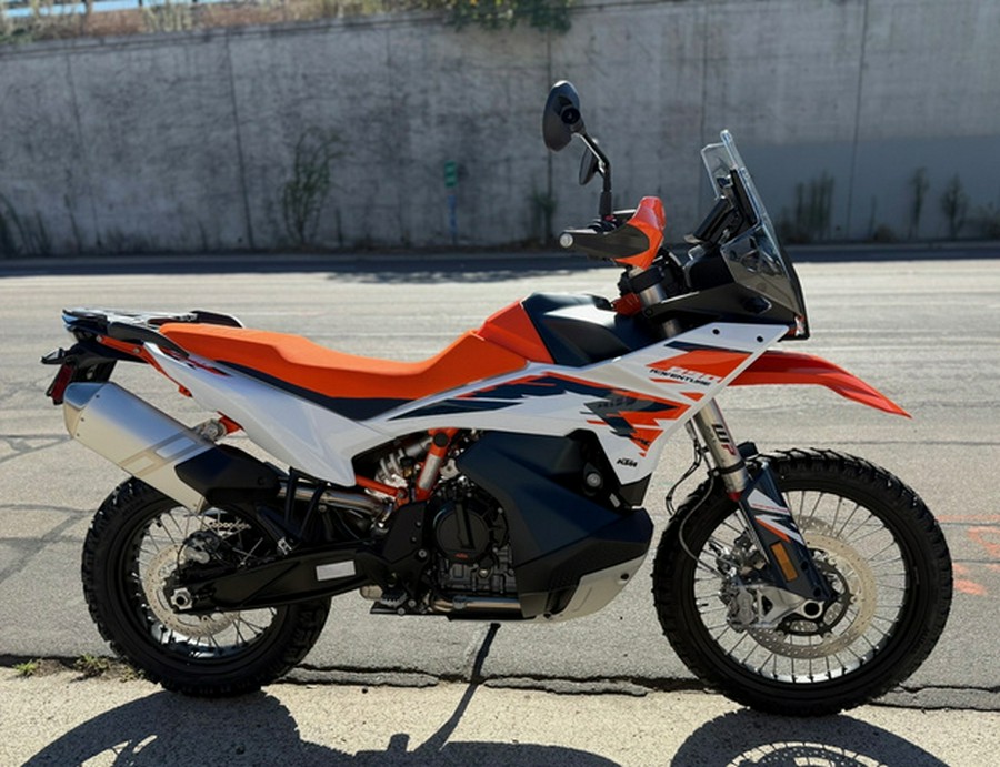 2025 KTM Adventure 890 R