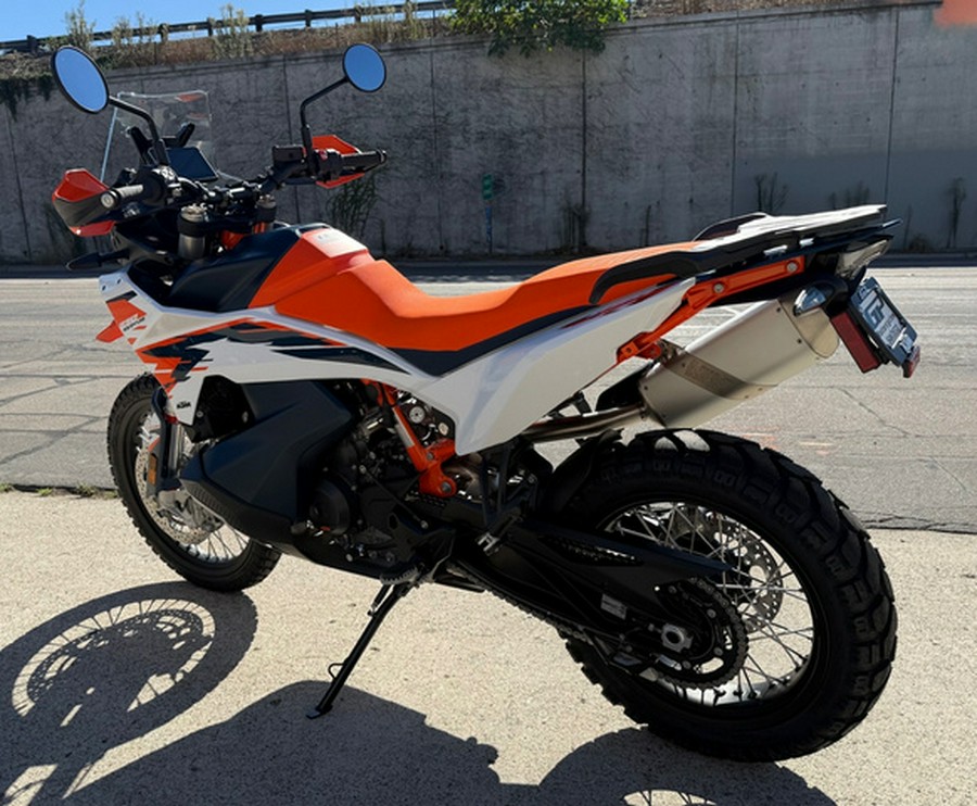 2025 KTM Adventure 890 R