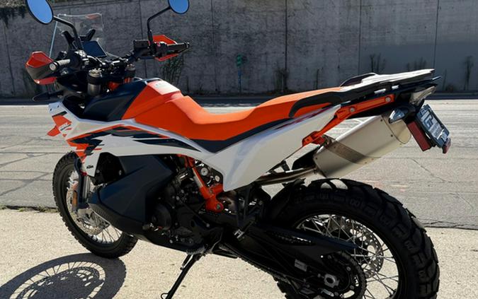 2025 KTM Adventure 890 R