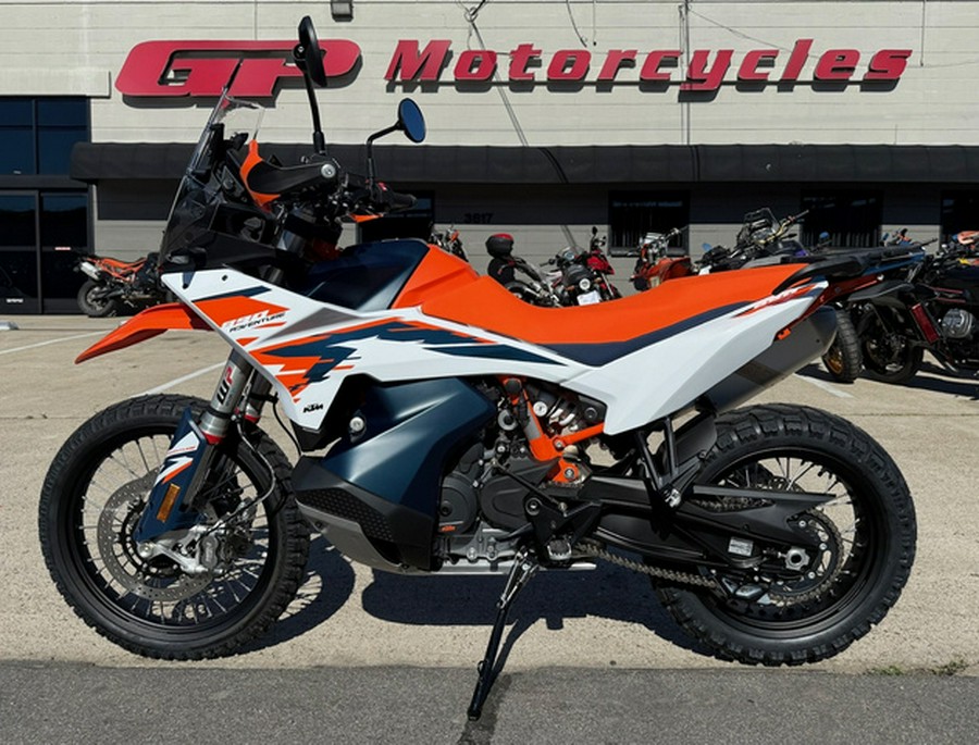 2025 KTM Adventure 890 R