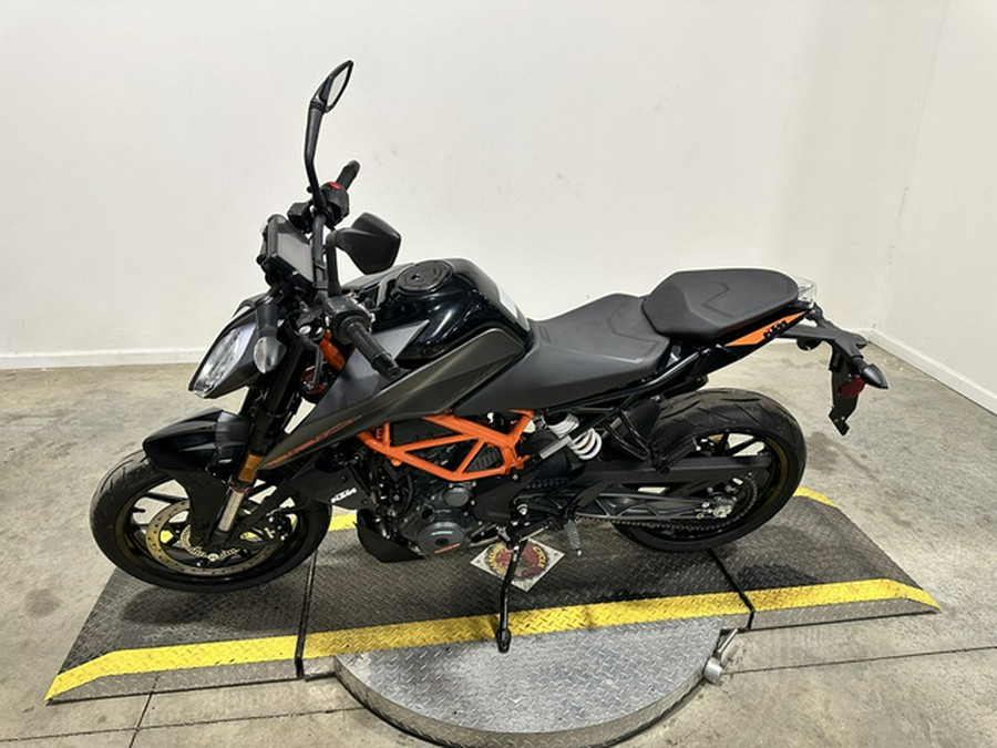 2023 KTM Duke 390
