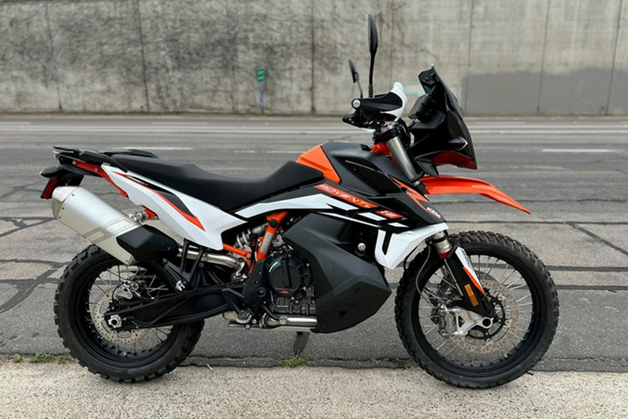 2022 KTM Adventure 890 R