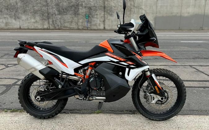2022 KTM Adventure 890 R