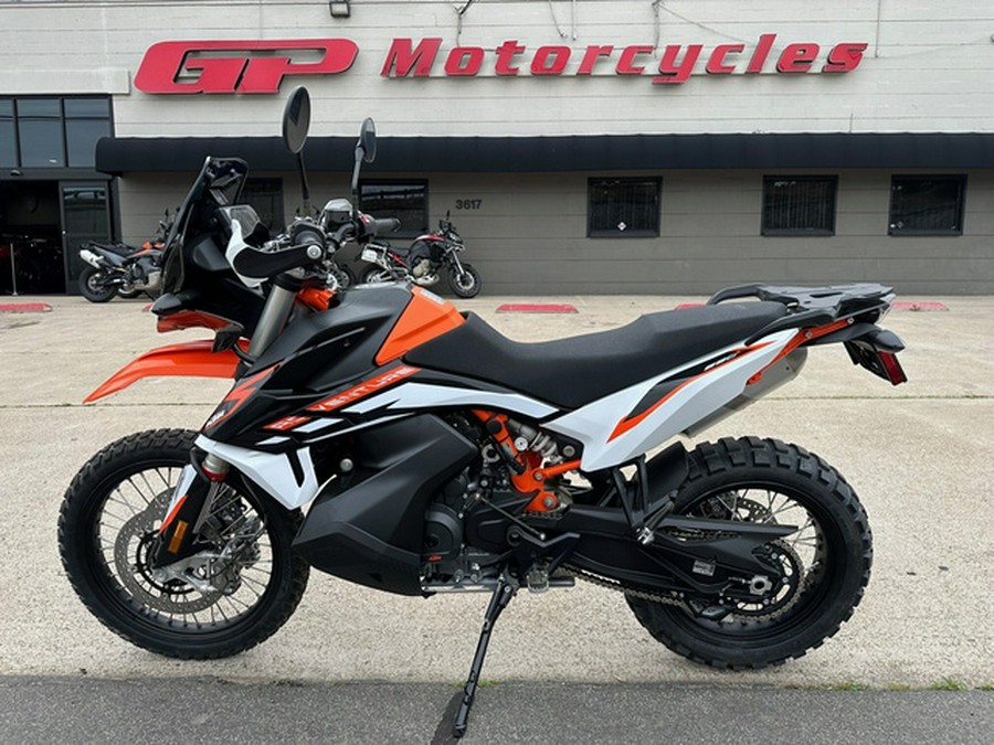 2022 KTM Adventure 890 R