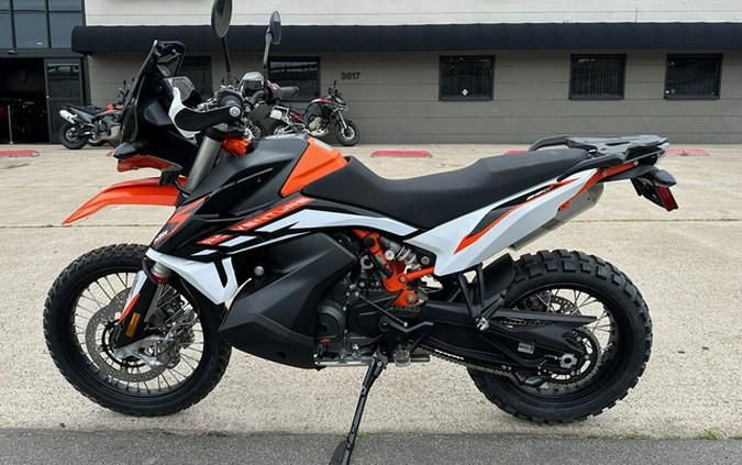 2022 KTM Adventure 890 R