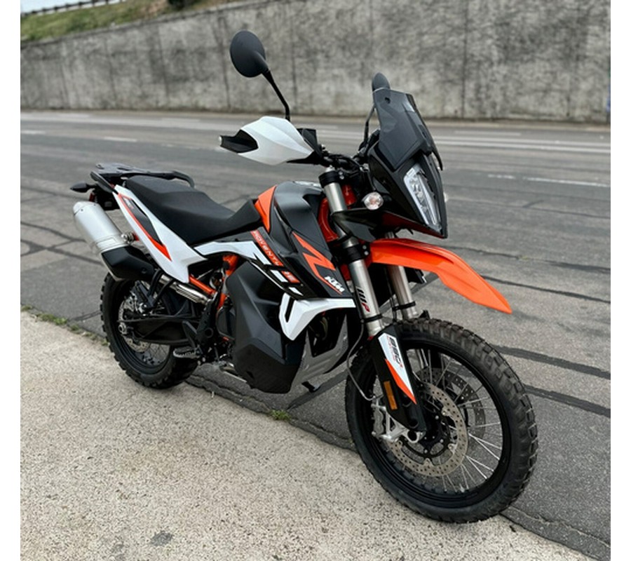 2022 KTM Adventure 890 R