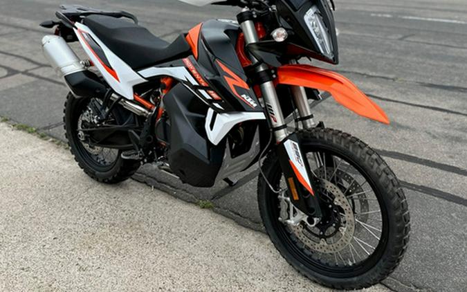 2022 KTM Adventure 890 R