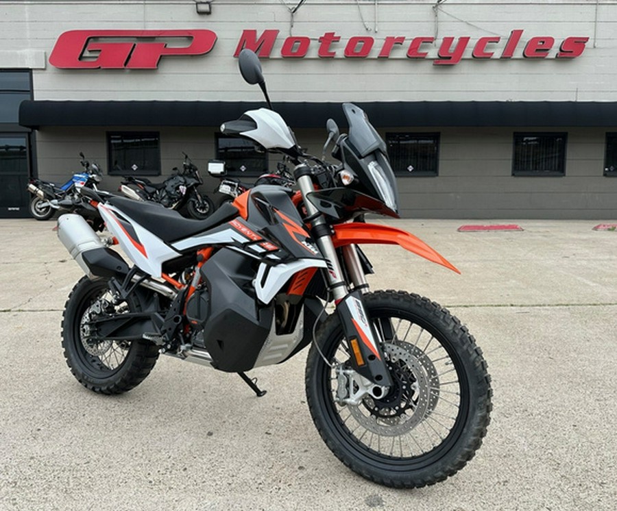 2022 KTM Adventure 890 R