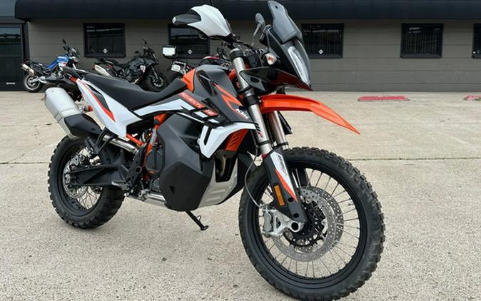 2022 KTM Adventure 890 R