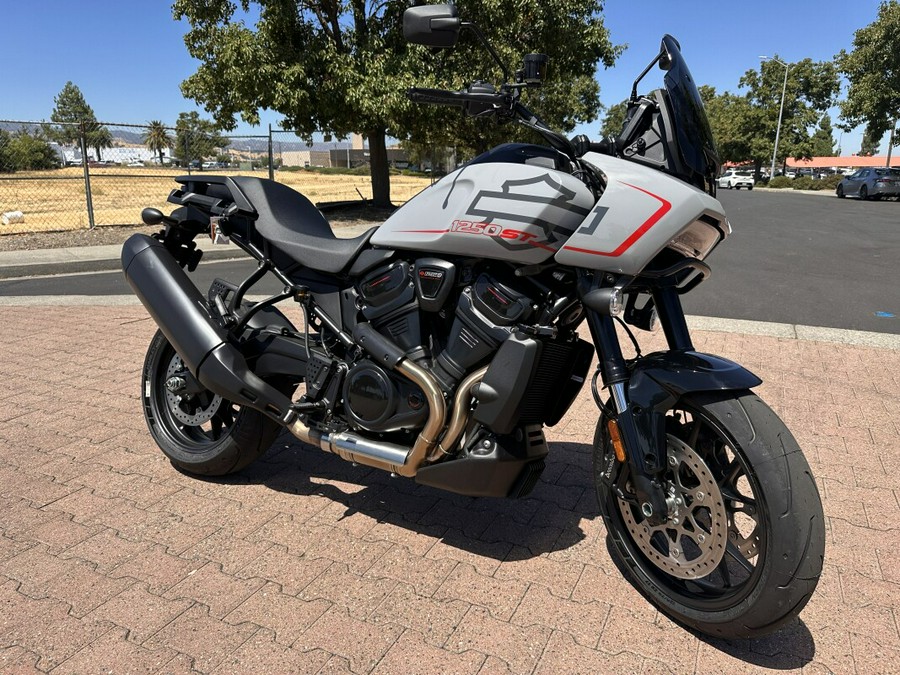 RA1250ST 2025 Pan America® 1250 ST