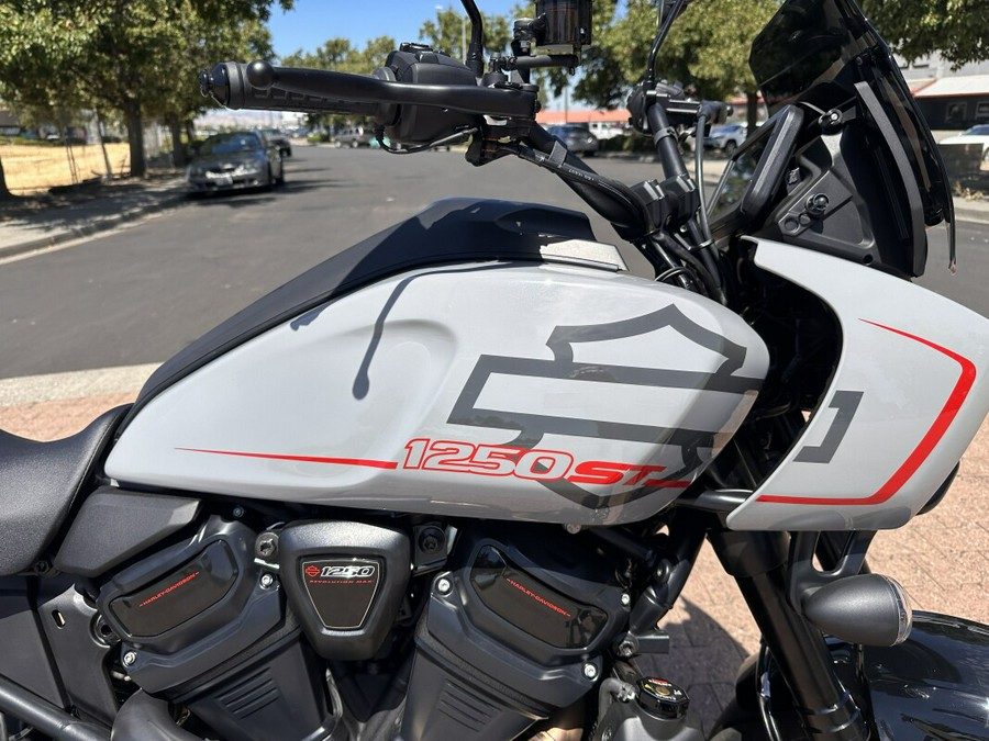 RA1250ST 2025 Pan America® 1250 ST