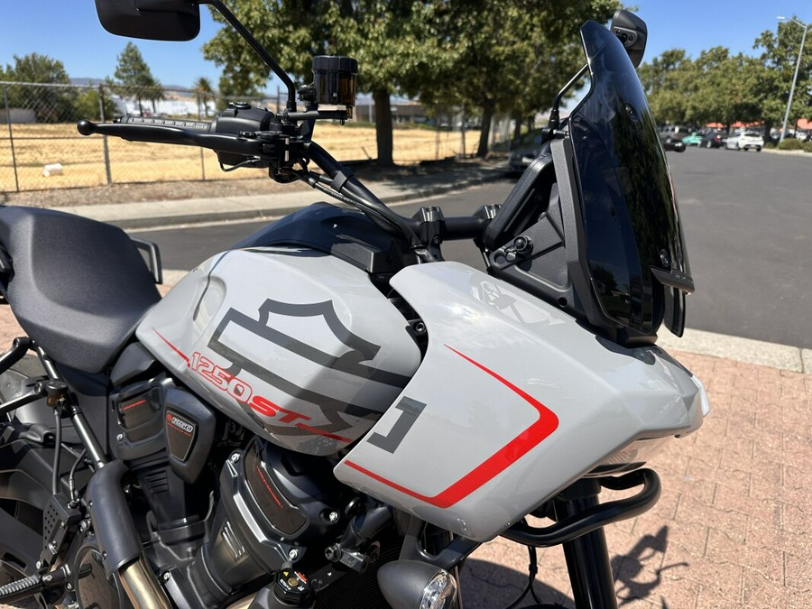 RA1250ST 2025 Pan America® 1250 ST