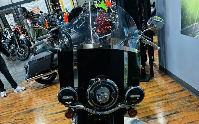 2021 Harley-Davidson® Heritage Classic 114 BLACK JACK METALLIC W/PINST