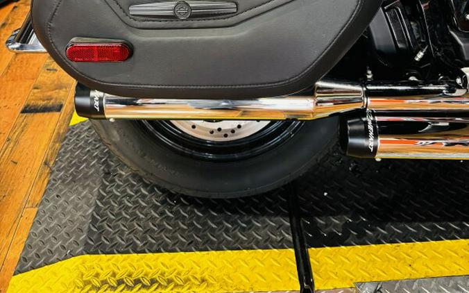 2021 Harley-Davidson® Heritage Classic 114 BLACK JACK METALLIC W/PINST