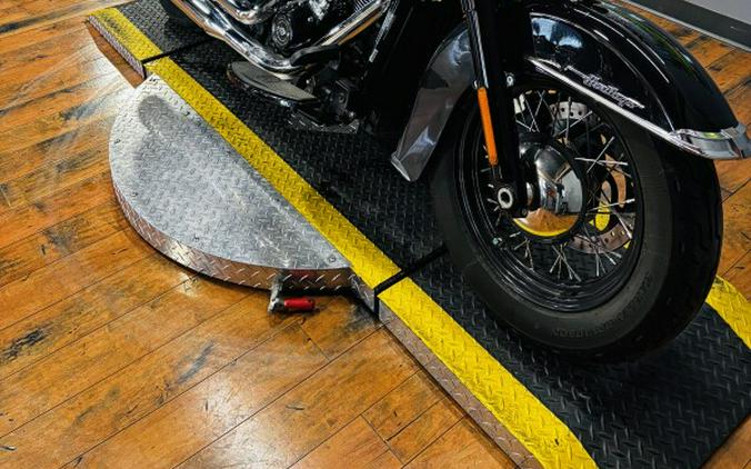 2021 Harley-Davidson® Heritage Classic 114 BLACK JACK METALLIC W/PINST