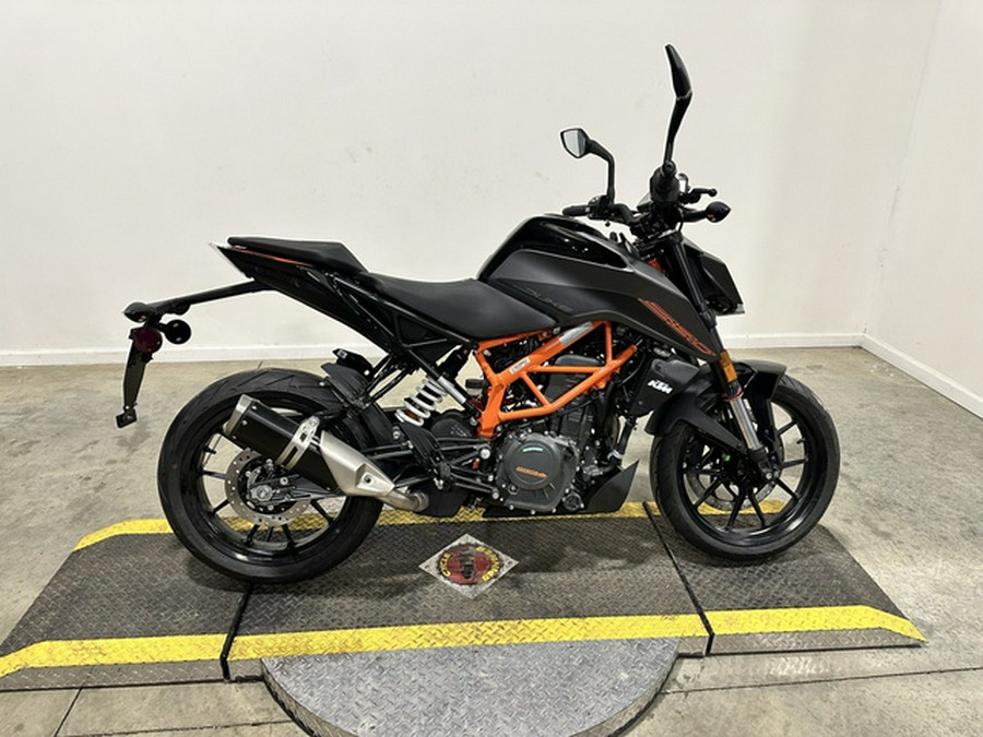 2023 KTM Duke 390