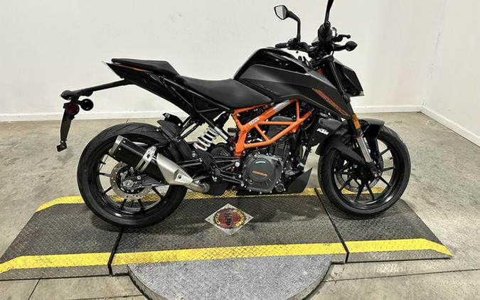 2023 KTM Duke 390