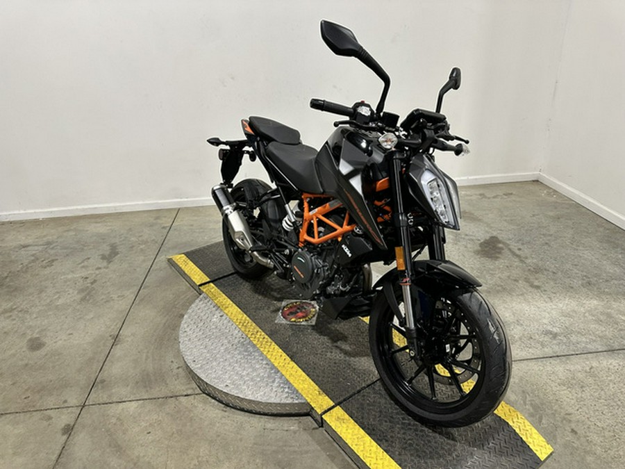 2023 KTM Duke 390