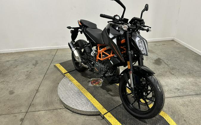2023 KTM Duke 390
