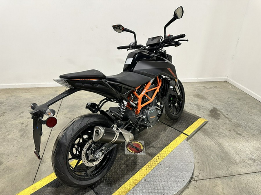 2023 KTM Duke 390