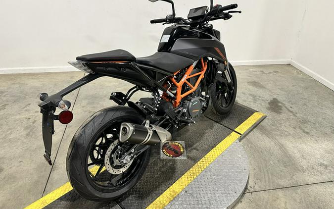 2023 KTM Duke 390