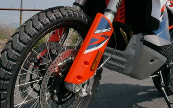 2023 KTM Adventure 890 R