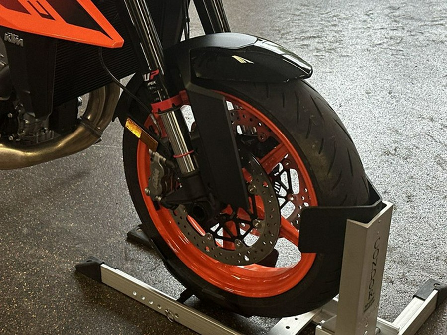 2024 KTM Duke 990