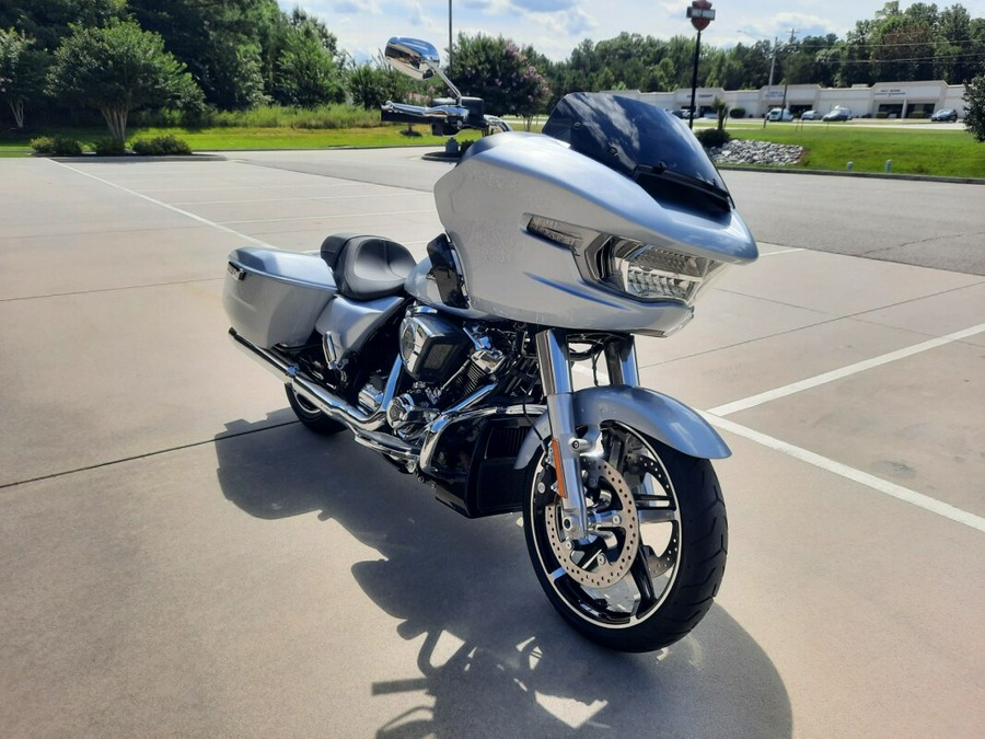 2025 Harley-Davidson® Road Glide® Atlas Silver Metallic
