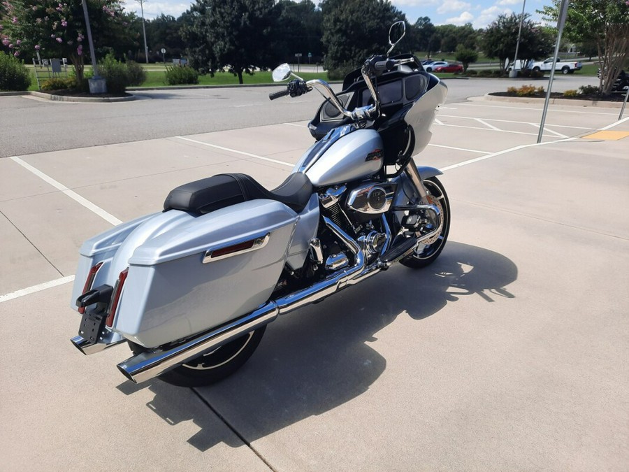 2025 Harley-Davidson® Road Glide® Atlas Silver Metallic