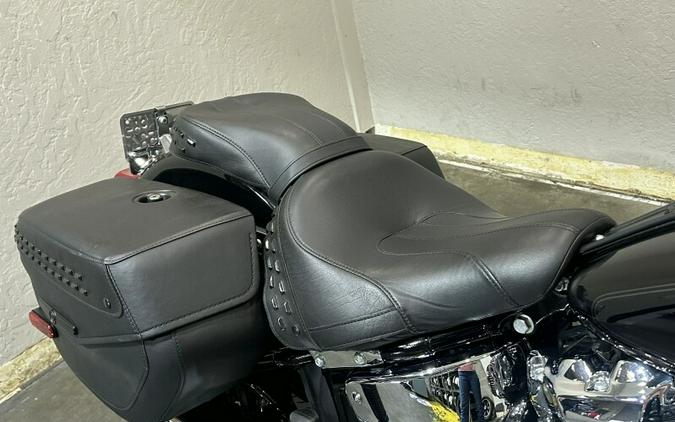 Harley-Davidson® Heritage Classic 114 2022 Vivid Black (Black Finish w/Cast Wheels)