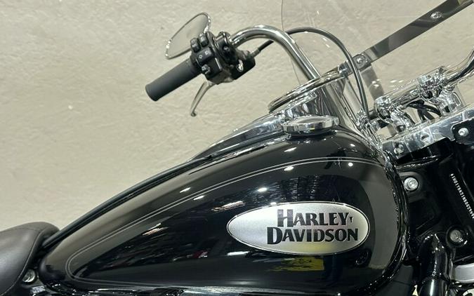 Harley-Davidson® Heritage Classic 114 2022 Vivid Black (Black Finish w/Cast Wheels)