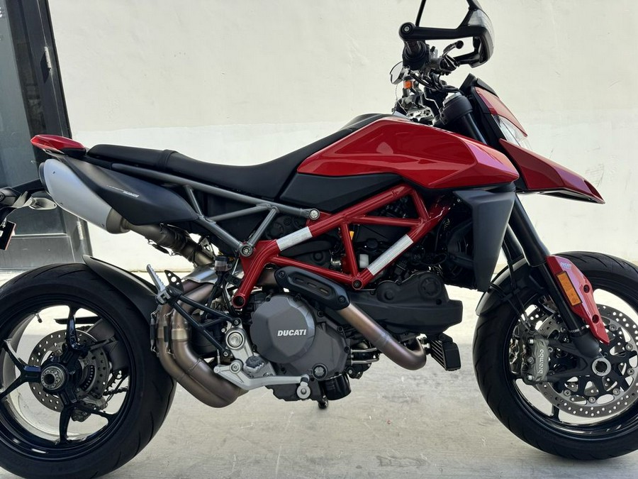 2022 Ducati Hypermotard 950 Ducati Red