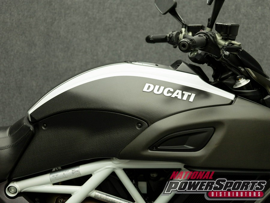 2015 DUCATI DIAVEL CARBON WHITE W/ABS