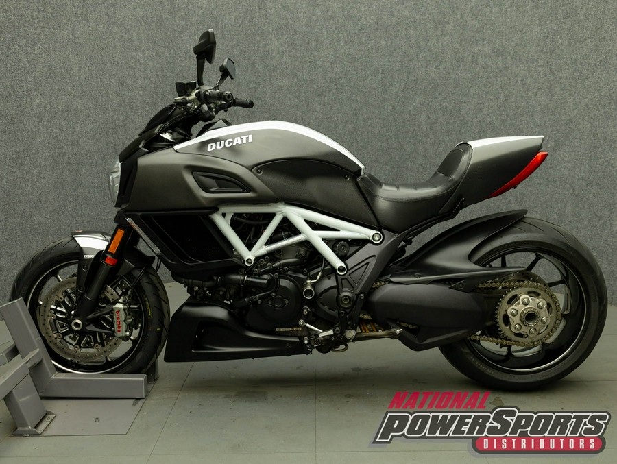 2015 DUCATI DIAVEL CARBON WHITE W/ABS